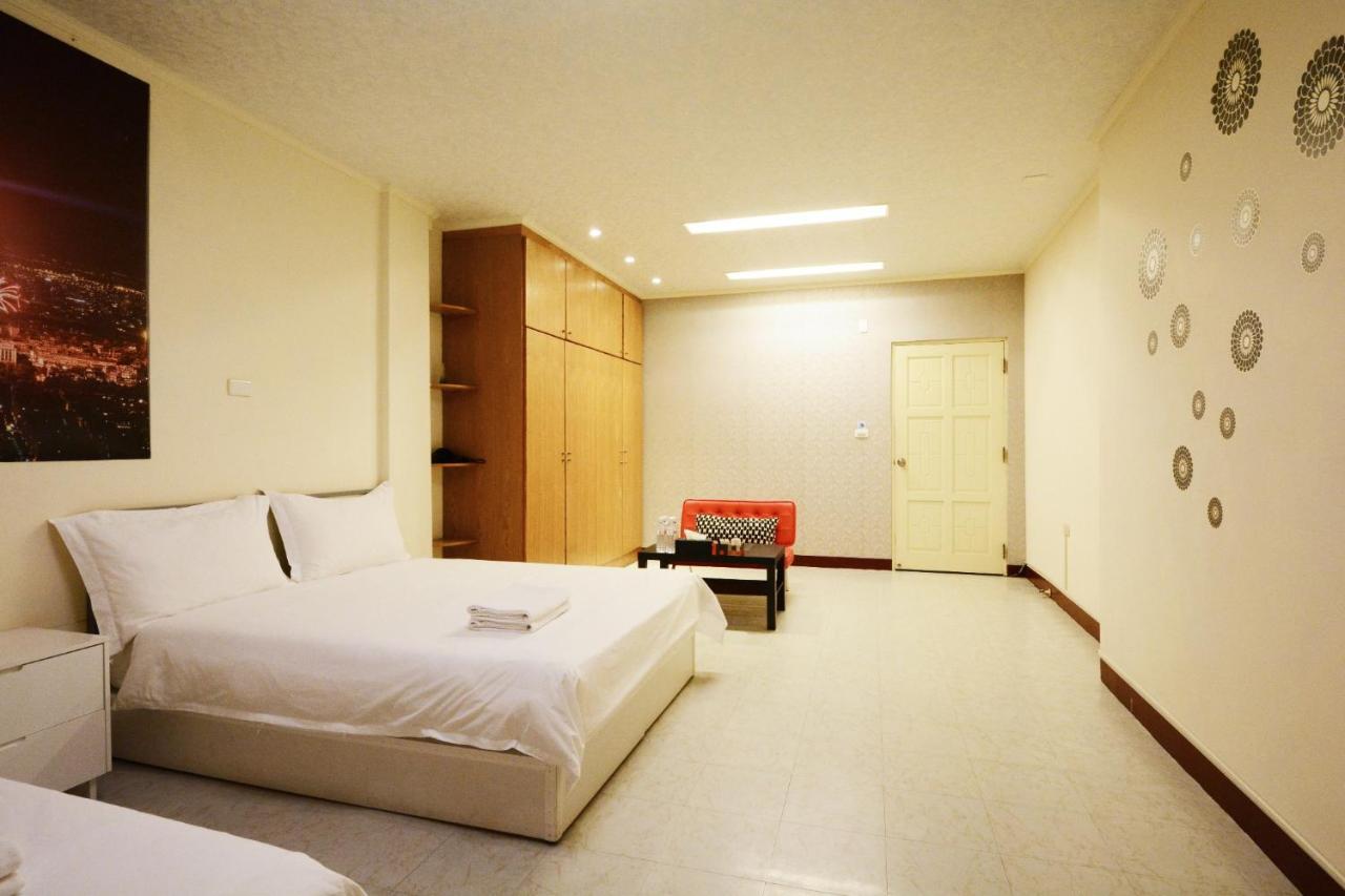 Ariyoshi Ya Apartment Tainan Bagian luar foto