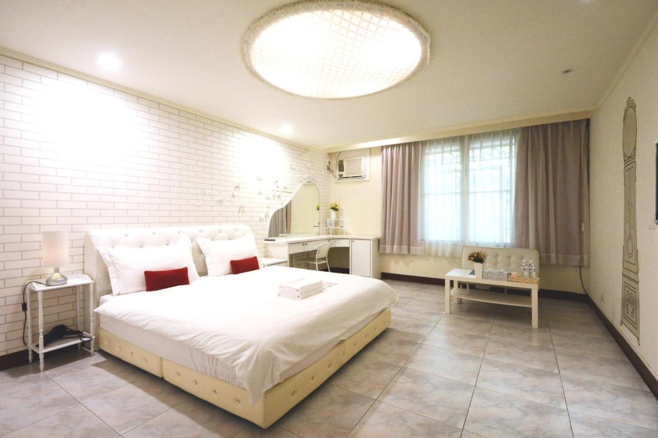 Ariyoshi Ya Apartment Tainan Bagian luar foto